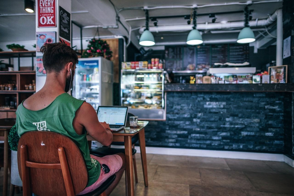 Featured Image for: 3 Ways to look more professional as a freelancer