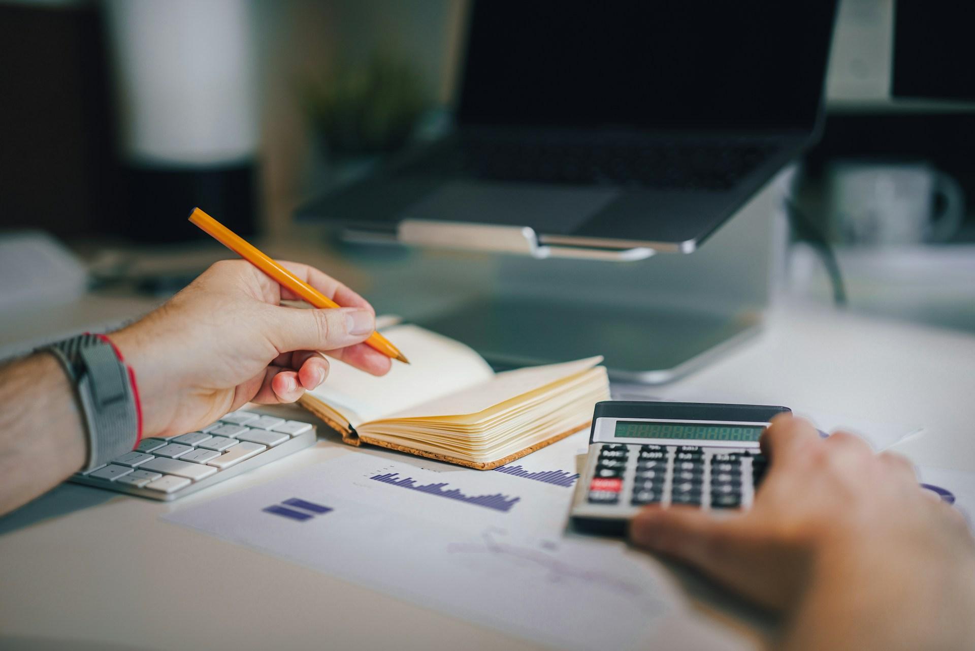 8 Financial Decisions to Make Before Going Freelance Full Time