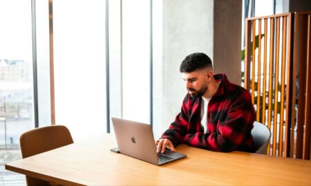 Client Deadlines vs. Finals: A Study Plan for Student Freelancers